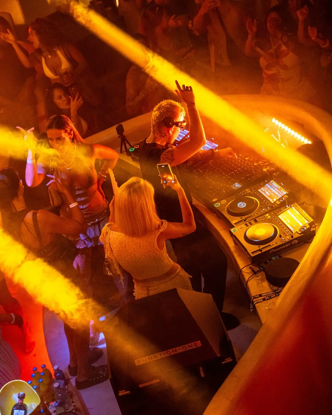 DJ en Las Rocas Beach Club